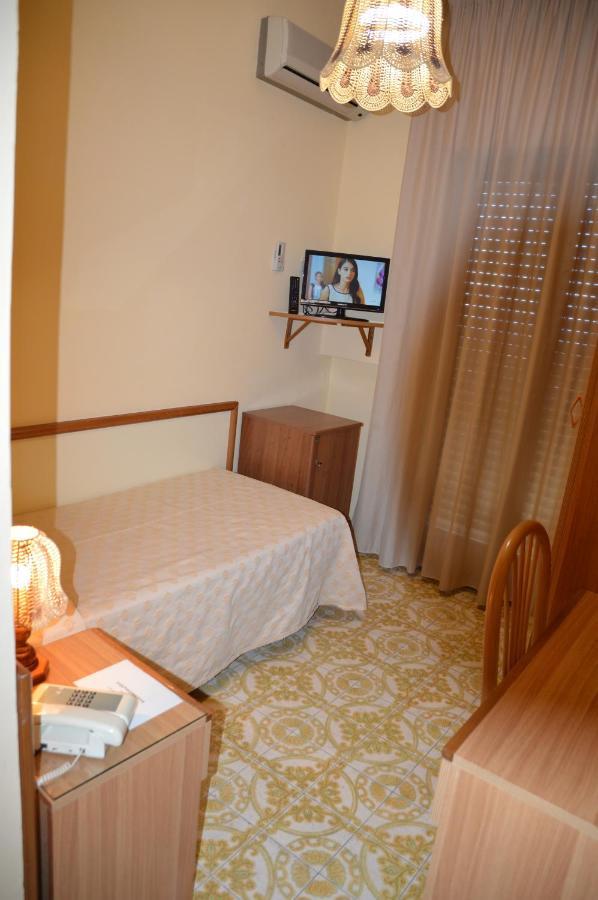 Hotel Virgilio トロペーア エクステリア 写真