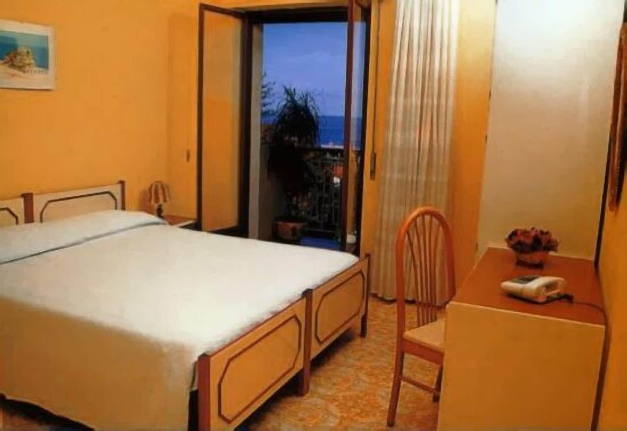Hotel Virgilio トロペーア レストラン 写真