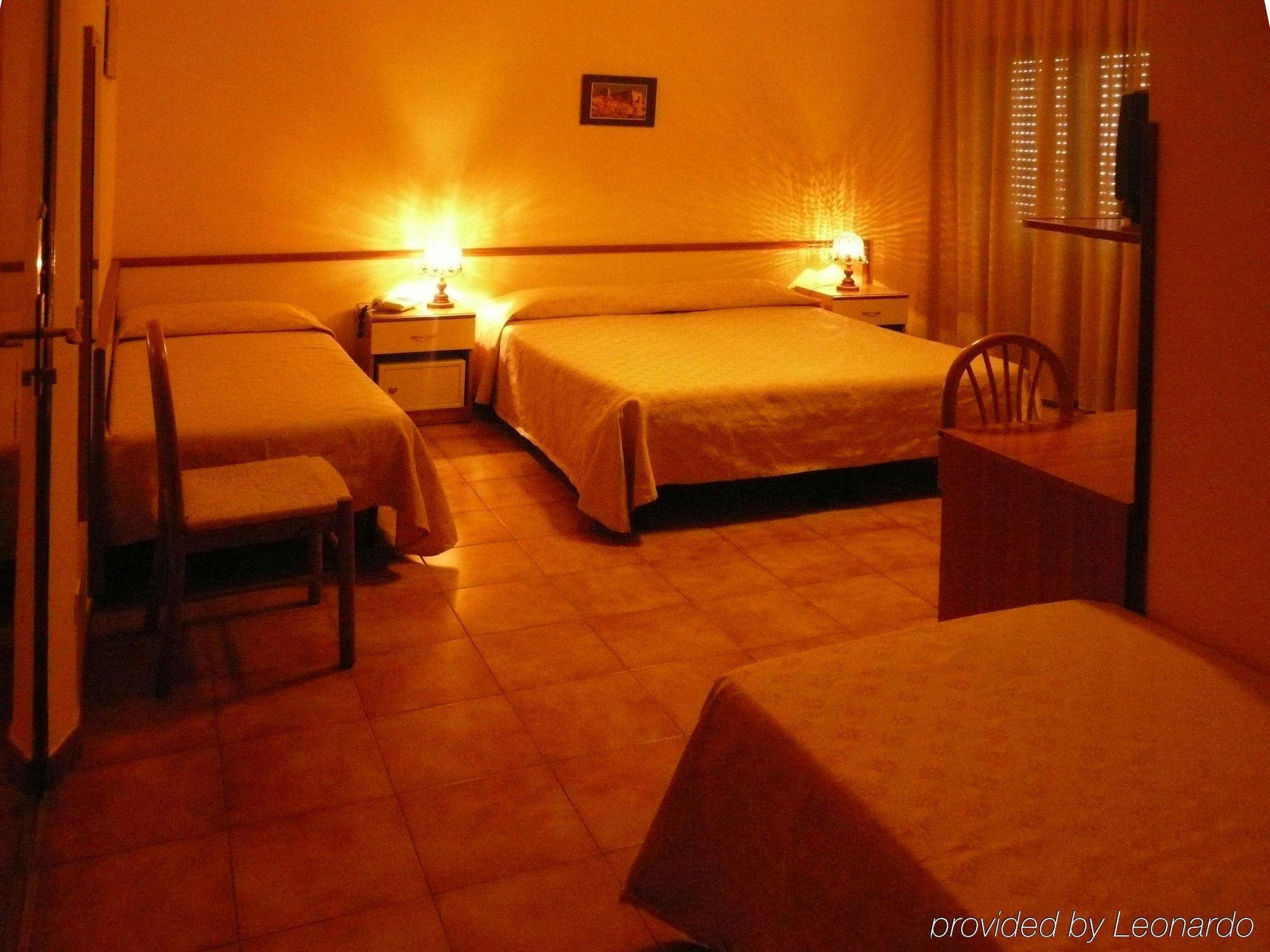 Hotel Virgilio トロペーア 部屋 写真