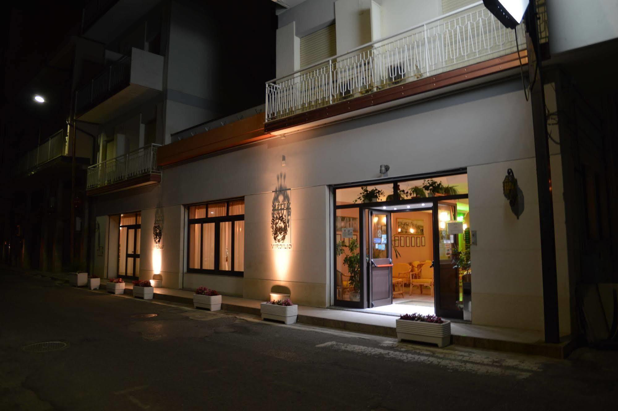 Hotel Virgilio トロペーア エクステリア 写真
