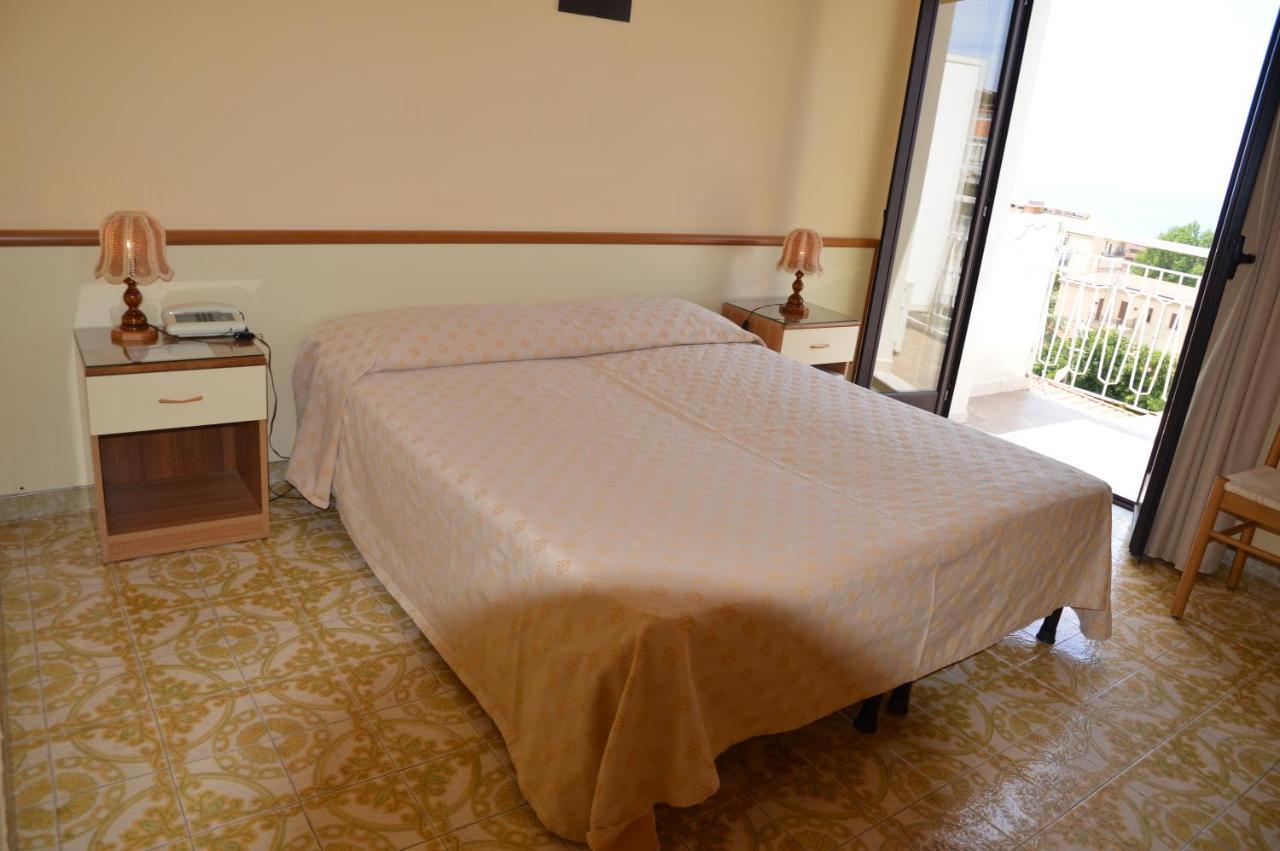 Hotel Virgilio トロペーア エクステリア 写真